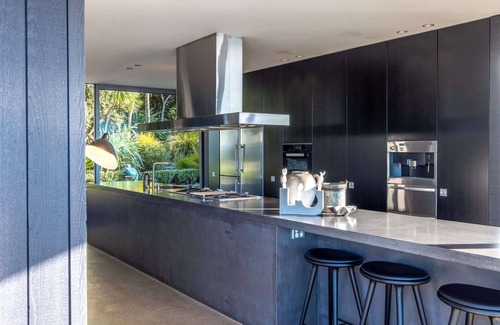 Oneroa Casa | Atatu Clifftop - Stay Waiheke