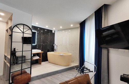 Plaisance Hotel | Atelier Montparnasse