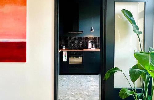 Sonnenberg Apartamento | Atelier Noé NOIR - Kunstvoll Wohnen - Wunderbares Frühstück möglich - Ruhig und nah am Zentrum -