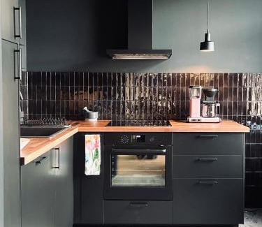 Sonnenberg Apartamento | Atelier Noé NOIR - Kunstvoll Wohnen - Wunderbares Frühstück möglich - Ruhig und nah am Zentrum -