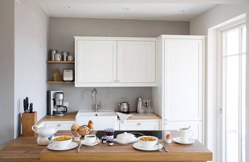 Nieby Casa | Atelierhaus Morsezeichen Unter Reet für bis zu 8 Personen mit Wildwiesenblick