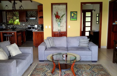 Escobal Casa | El paraíso de los amantes de las aves de Atenas - Vistas increíbles al valle de las montañas - Habitaciones con aire acondicionado