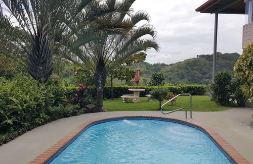 Atenas Casa | Atenas: aislada, segura, hermosa vista a la montaña, piscina!