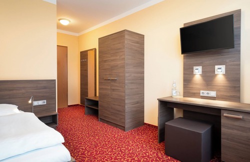 Lampertheim Hotel | Ates Hotel Lampertheim by Aurum