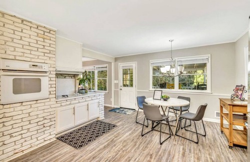 Windwood Casa | ATH - Dunwoody 5BR -Pet Friendly -Fenced (lakebro)