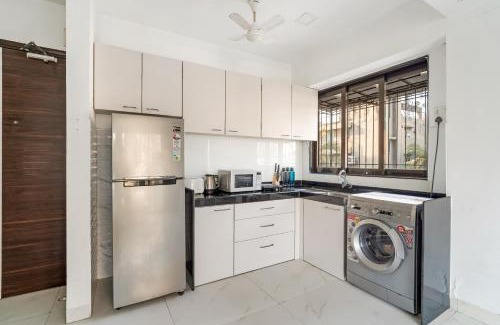 Khar Apartamento | Athena 2BHK Khar W by The Bombay Home Company