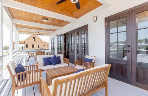 San Pedro Casa | Athena's Mahogany House and The PoolClub at Mahogany Bay!