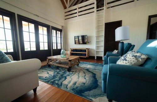 San Pedro Casa | Athena's Mahogany House and The PoolClub at Mahogany Bay!