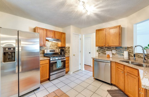 Austell Casa | Atlanta Area Home w/ Yard ~ 2 Mi to Six Flags