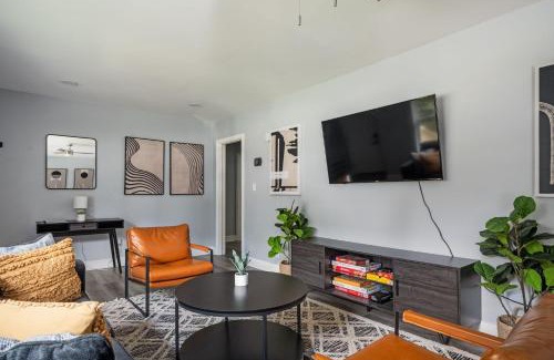 Gresham Park Villa | Atlanta Gresham Hills Haven, 4bd, 4ba, 2 Kings, Firepit