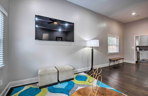 Church Street Casa | Atlanta Retreat w/ Deck in Greenbriar Area!