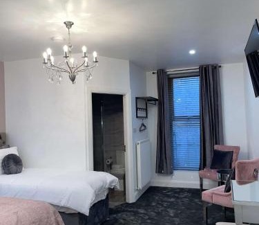 Ardara Cama Y Desayuno | Atlantic Lodge, Main Street Ardara