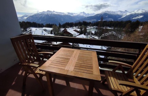 Montana Apartamento | Attic Gem with Unbeatable Lake Moubra View