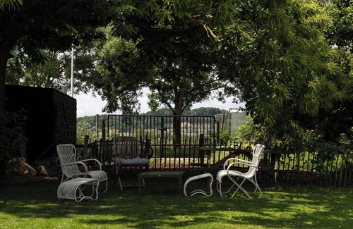 Eijsden Cama Y Desayuno | Attractive and luxurious farmhouse for groups! A 5-minute drive from the heart of Maastricht