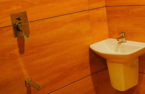 Devikolam Complejo | Attractive river side cottage with waterfall view and Mountain View