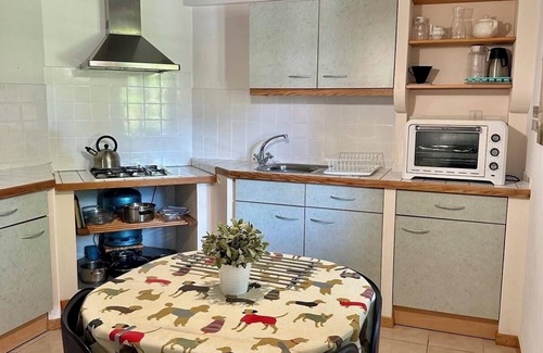 Biron Cabaña | Au Coin Des Arbres (Noyer) a charming farmhouse in peaceful Dordogne countryside