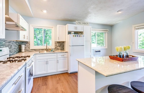 Au Gres Cabina | Au Gres Vacation Rental Cabin < 1 Mi to Lake Huron