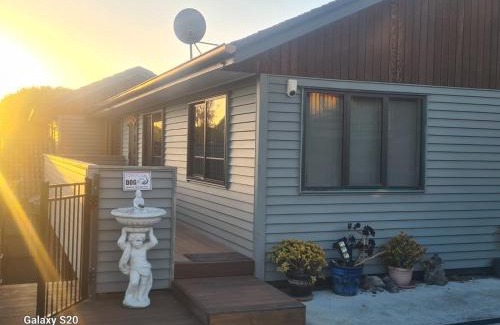 Papatoetoe Casa | Auckland airport holiday home in the greens