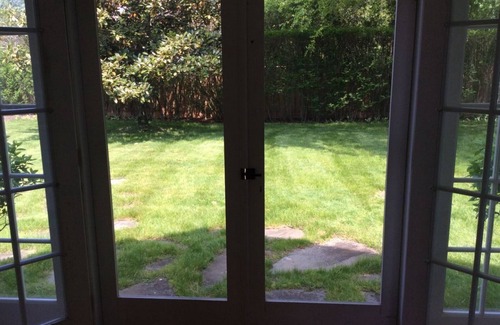 Village of East Hampton Casa | August- LD, Pretty cottage, south of the highway, walking distance to beach