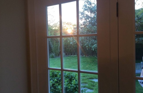 Village of East Hampton Casa | August- LD, Pretty cottage, south of the highway, walking distance to beach