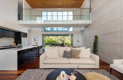 Mount Martha Casa | Augusta Private Acre Escape in Mount Martha with pool