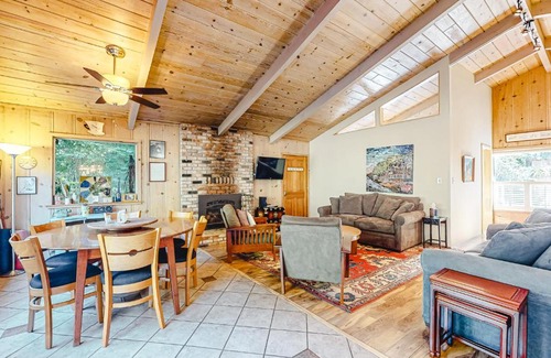 Northwood Casa | Aunt Ginny's River View