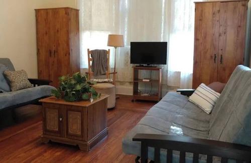 Put-in-Bay Casa | Aunt Jane's #1 Downtown Put in Bay up to 12 guests