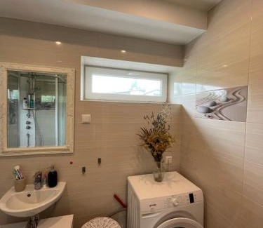 Vissi Casa | Aunt Owl’s House