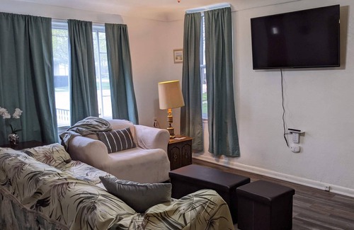 Dundee Casa | Aunt Rose's Place 2 BR Cottage on River Raisin Monroe Michigan