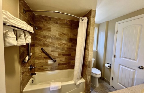 Munras Avenue Hotel | Aura Inn Monterey