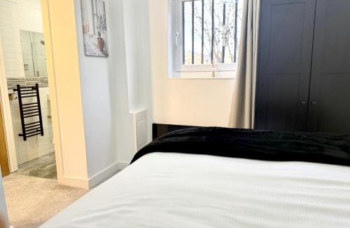 Custom House Casa | Auracasa Monarch suite