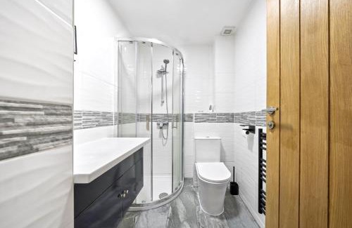 Custom House Casa | Auracasa Monarch suite