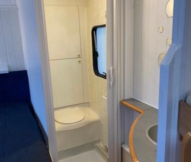 Godvik Otro | Aurora Cabin