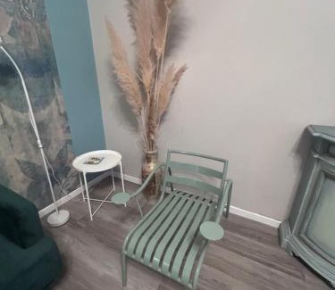 Crocetta-San Lazzaro-Modena Est Apartamento | Aurora Flowers - Two rooms and free parking near center and train station