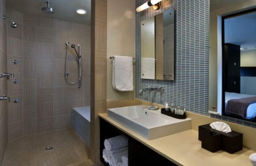 Avalon Hotel | Aurora Hotel