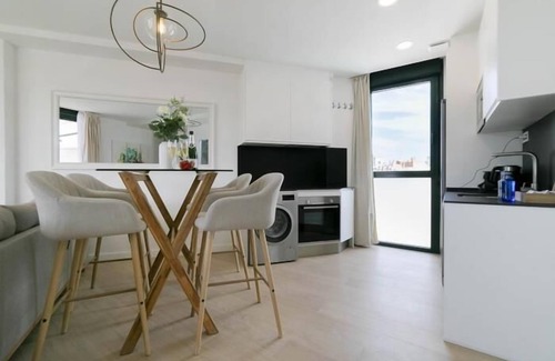 Carabanchel Apartamento | Aurora Stays by Charming XVI, Ático con terraza y parking