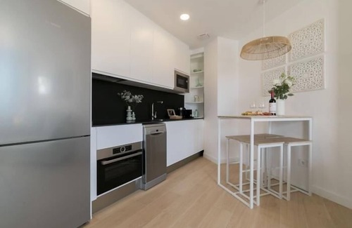 Carabanchel Apartamento | Aurora Stays by Charming XV, Ático con terraza y parking