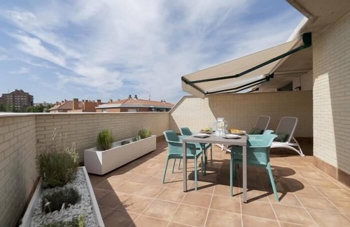 Carabanchel Apartamento | Aurora Stays by Charming XV, Ático con terraza y parking