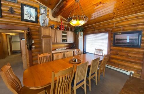 Fox Casa | Aurora viewing, quiet space, entire log home