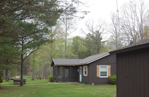 Grayling Cabaña | ¡Nuevo alquiler de vacaciones! The Bear Den - Gran escapada Ausable!