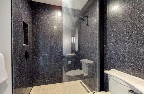 Rainey Street Historic District Apartamento | Austin Downtown Condo - 1BR Lakeview 23rd-floor