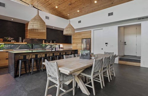 Parker Lane Casa | Austin Grove / Pool . Fire Pit