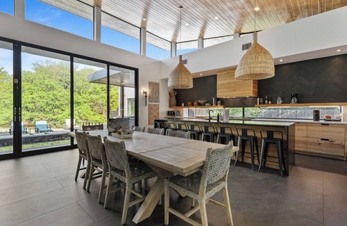 Parker Lane Casa | Austin Grove / Pool . Fire Pit
