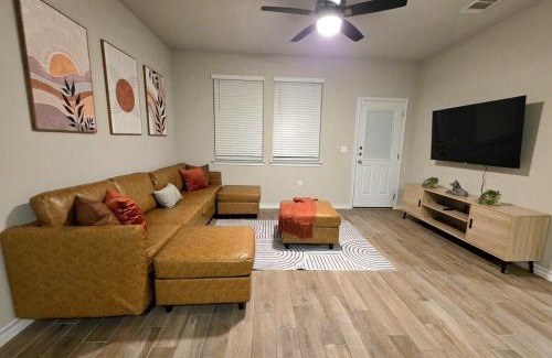 Austin Casa | Austin House w Pool! by Airport, Tesla, and more!