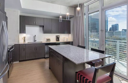 West End Condominio | Austin Resort Studio Suite Friday Check-In