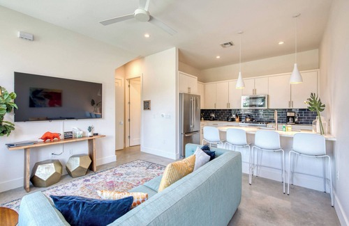 Galindo Casa | Austin Retreat | 2 Home Units Just 3 mi from Downtown!