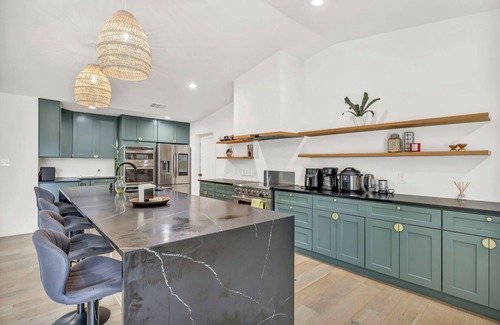 West Oak Hill Casa | Austin Sanctuary: Modern Haven Near Zilker Park