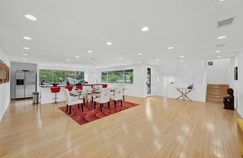 Westridge Estates Casa | Austin Timber Ridge Treehouse- Modern Multi Level Near Austin!