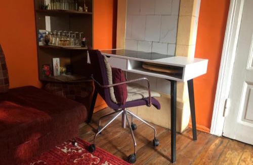 Ziepniekkalns Apartamento | Authentic apt in a rustic house, best for a person or couple