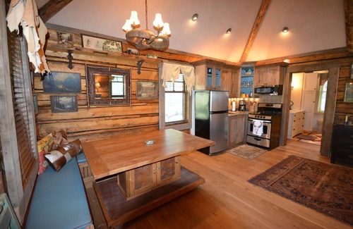 Miner Apartamento | Auténtica cabaña personalizada, a 17 millas del Parque Nacional de Yellowstone